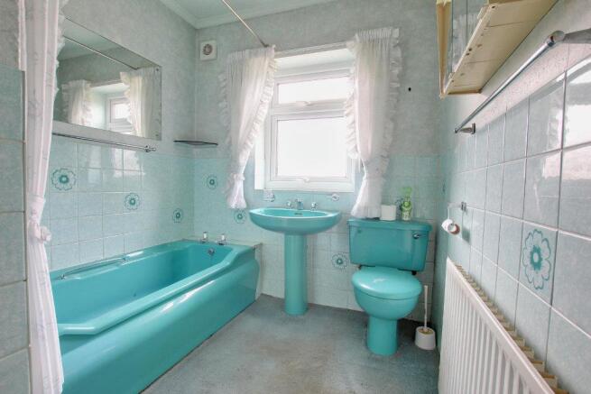 BATHROOM/W.C.