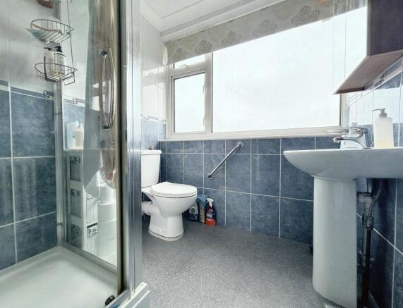SHOWER ROOM