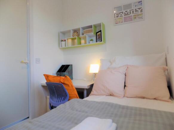 Bright, neatly presented single bedroom with a ...