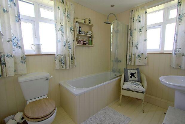 Bedroom 1 En-suite