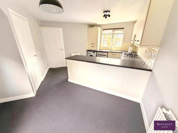 3 bed Semi-Detached for sale Image 6