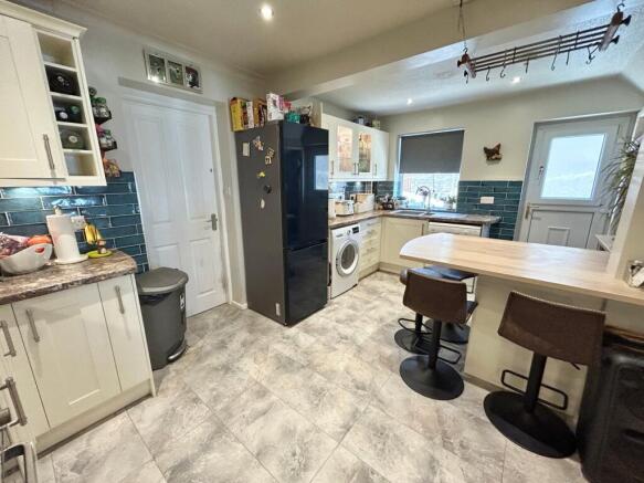 4 bed Detached for sale Image 6