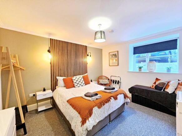 2 bed Flat for sale Image 4
