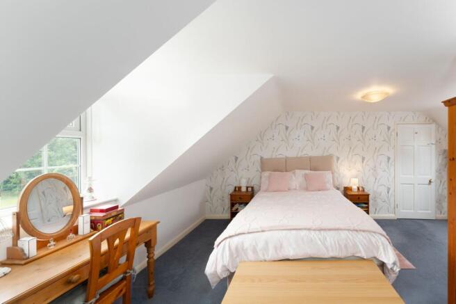 4 bed Detached for sale Image 11