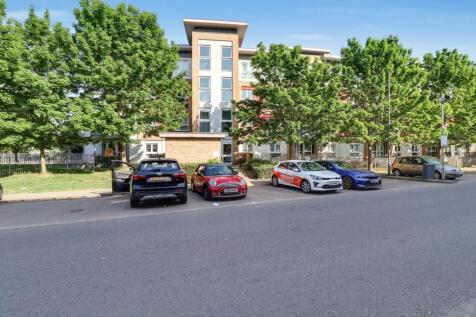 Langhorn Drive, Challenge Court Langhorn Drive, TW2