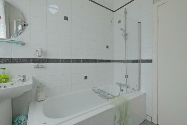 70 Belstane Rd, Carluke ML8 4BG-33.jpg
