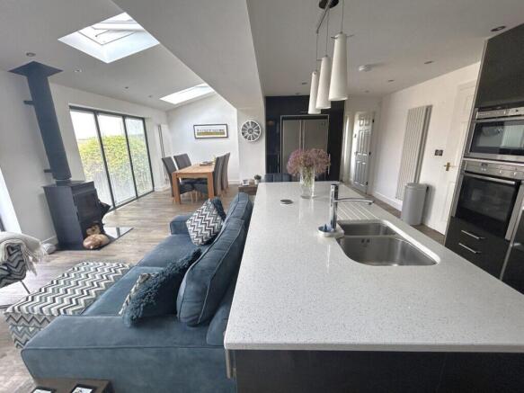 4 bed Detached for sale Image 4