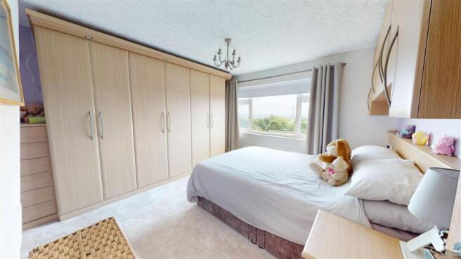 4 bed Semi-Detached for sale Image 9