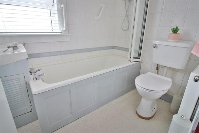 FaskineAve_Bathroom_1.jpg