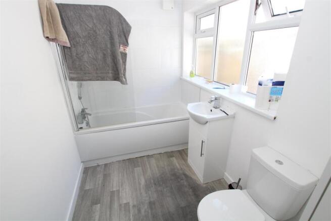 3 bed House to rent Image 4