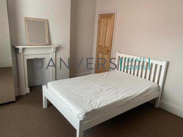 BEDROOM 1.jpg