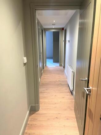 2 bed Apartment to rent Image 4