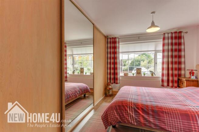 MASTER BEDROOM:
