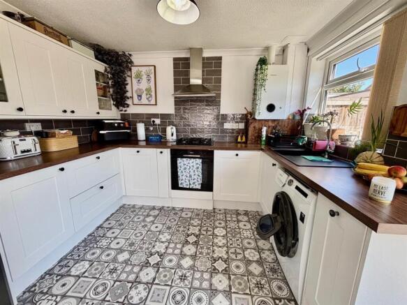 Well Equipped Dining Kitchen