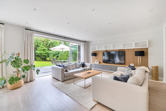 1348390-31-68caaf...