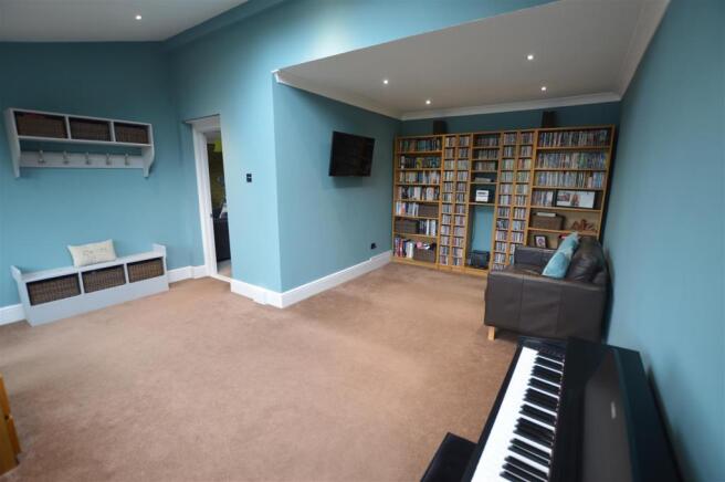 Sitting Room1.JPG