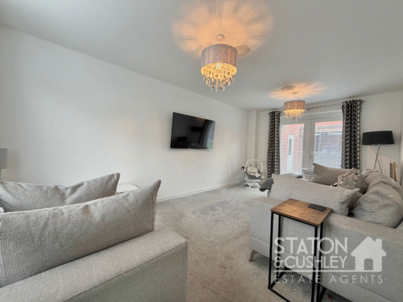 Chaffinch Close, Clipstone Village, NG21 photo 3