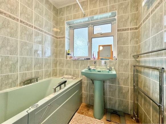 Bathroom.JPG