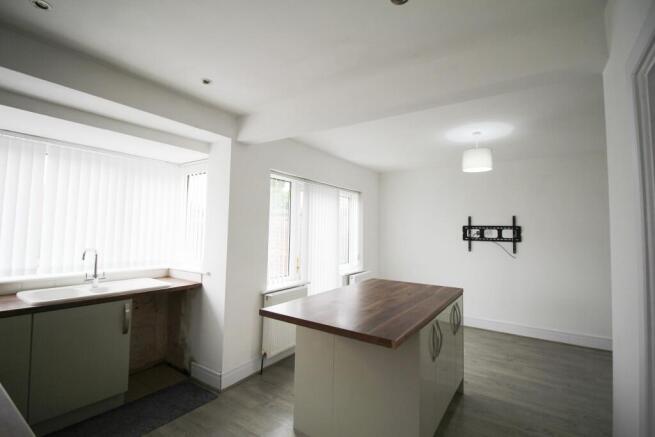 3 bed Semi-Detached to rent Image 6