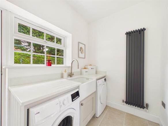 4 bed Detached for sale Image 11