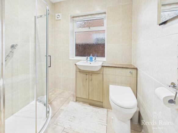 4 bed Bungalow for sale Image 10