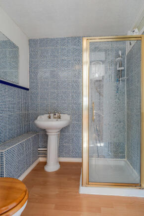 Bed 4 ensuite