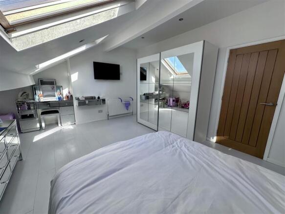 3 bed Terraced for sale Image 6