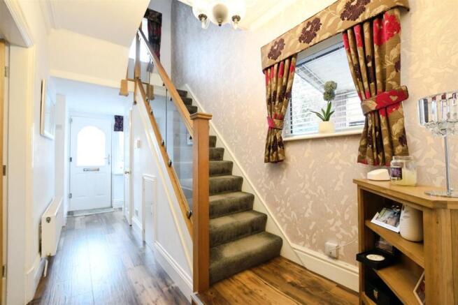 5 bed Semi-Detached for sale Image 5