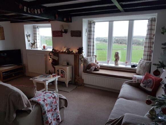 adj cottage lo...