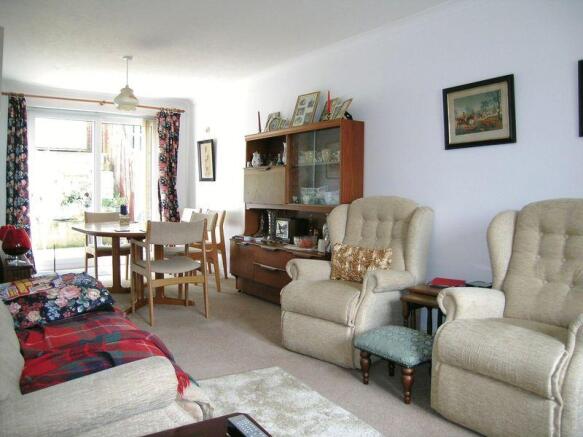 Lounge / Dining Area