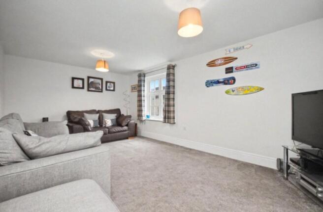 4 bed Detached for sale Image 5