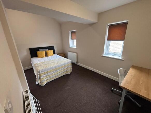 3 bed Semi-Detached to rent Image 12