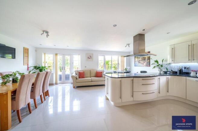 Kitchen/Dining