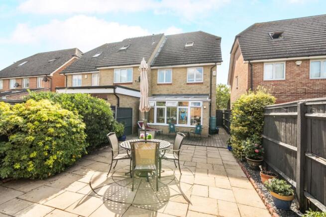 Chertsey Road, Byfleet, West Byfleet, Surrey, KT14 photo 4
