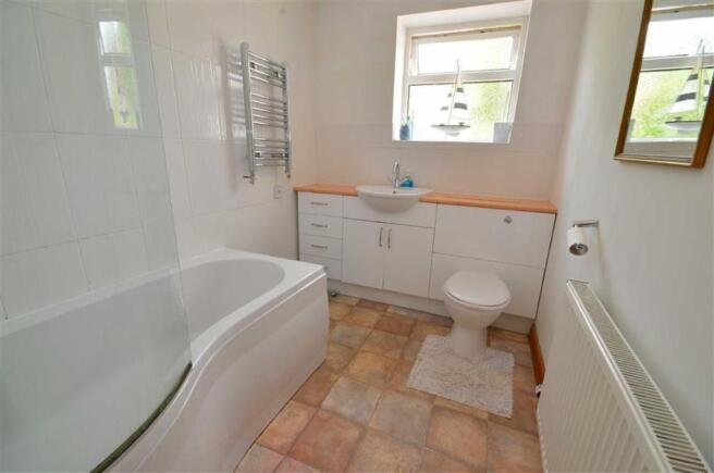 GROUND FLOOR BATHROOM