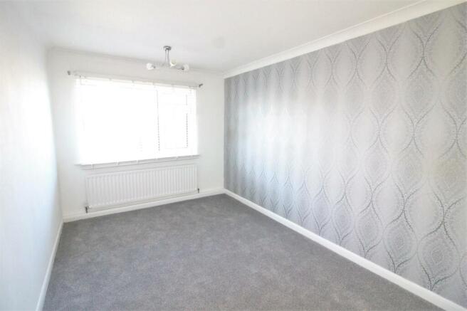 12 Brafferton Dr-Bed1.JPG