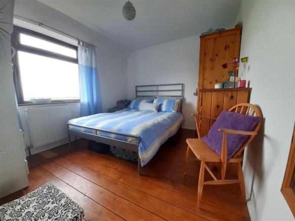 bed 1.jpg