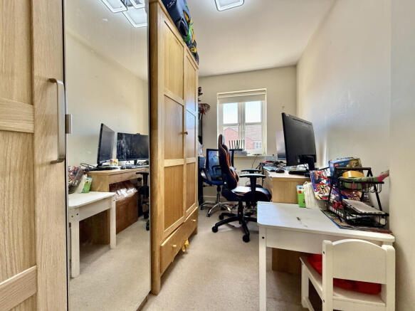 3 bed Town House for sale Image 11