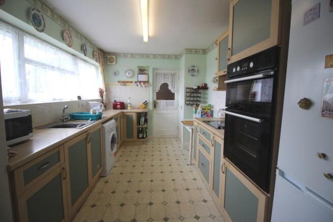 KITCHEN/B'FAST ROOM