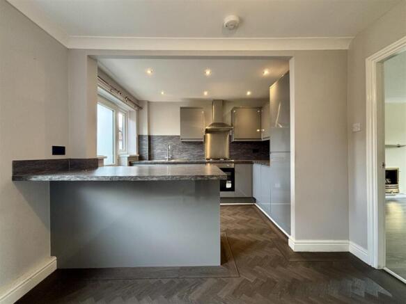 3 bed Semi-Detached for sale Image 4