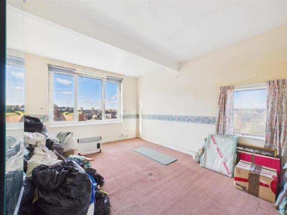 2 bed Flat for sale Image 9