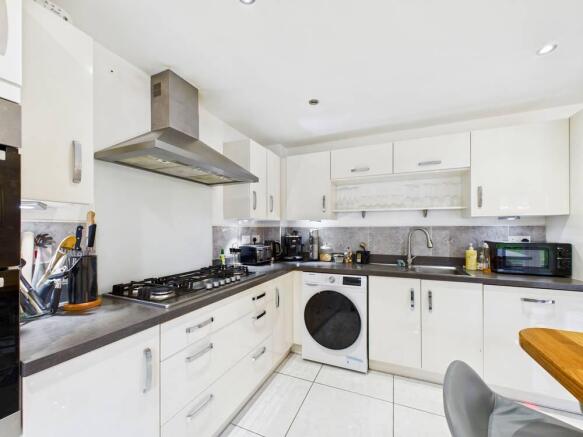 4 bed Detached for sale Image 10