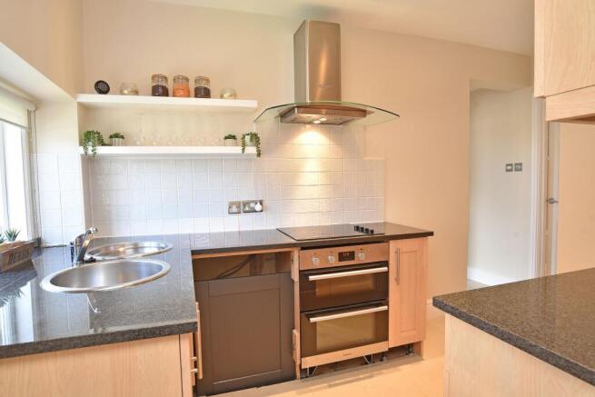2 bed Flat for sale Image 5