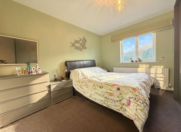 3 bed Semi-Detached Bungalow for sale Image 9
