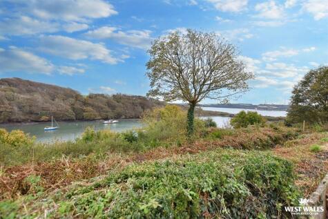 Milton Crescent, Milford Haven