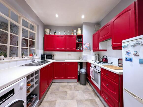 2 bed Flat for sale Image 5