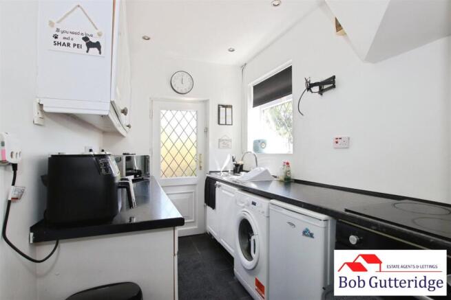 FITTED KITCHEN