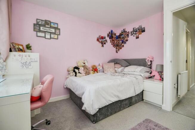 3 bed Semi-Detached for sale Image 10
