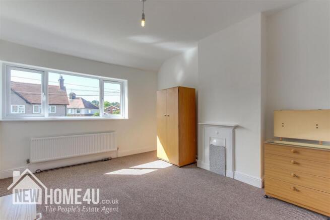 MASTER BEDROOM: