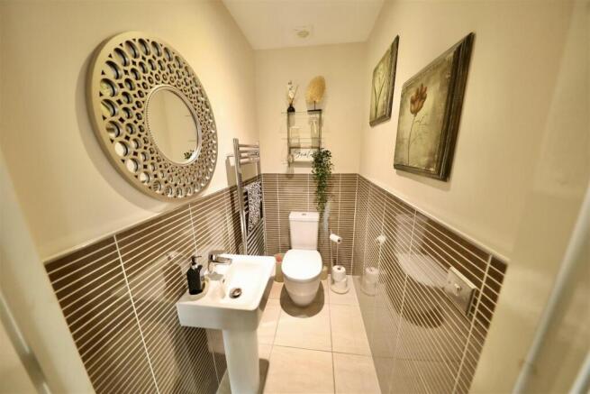4 bed Detached for sale Image 11